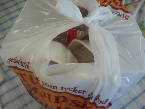 Leila's shopping Lamb heads and organs for bone broth